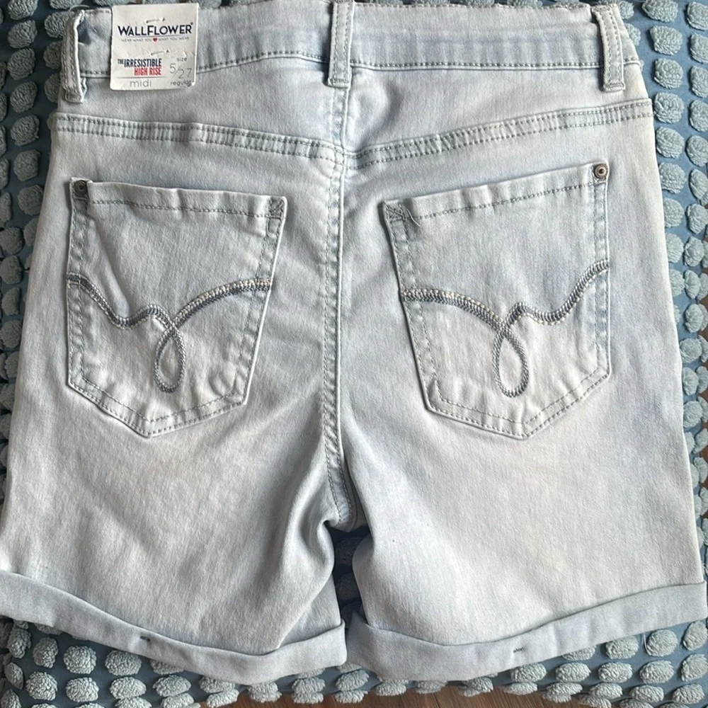 NWT WallFlower Women's Irresistible Denim Shorts High-Rise Insta Soft Ju…